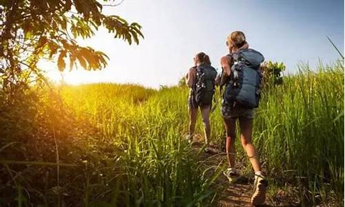 自由行旅行和跟团游的区别是什么意思_自由行旅行和跟团游的区别是什么意思啊